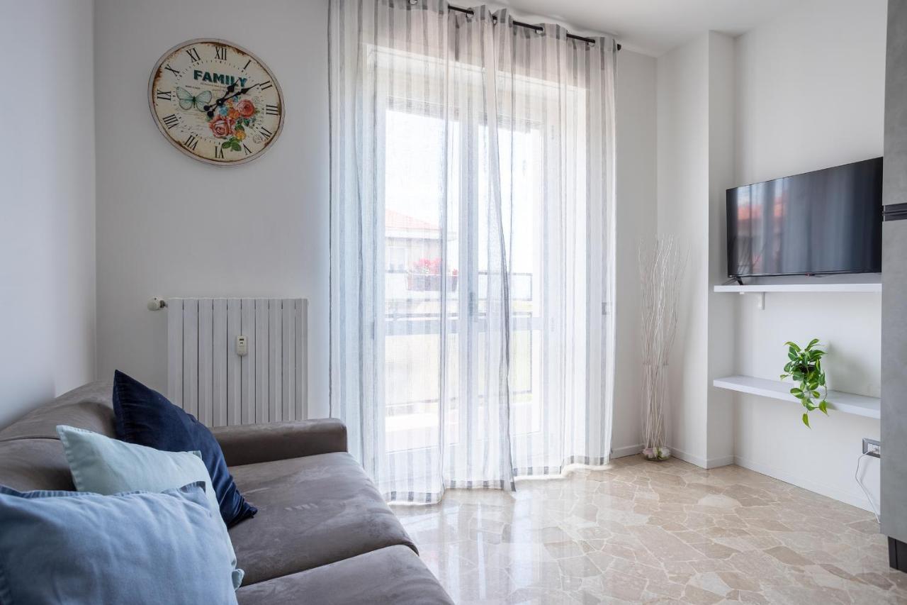 Milano City Apartments - Parking And Comfort - Spacious Apt Up To 8 Pax Exterior foto