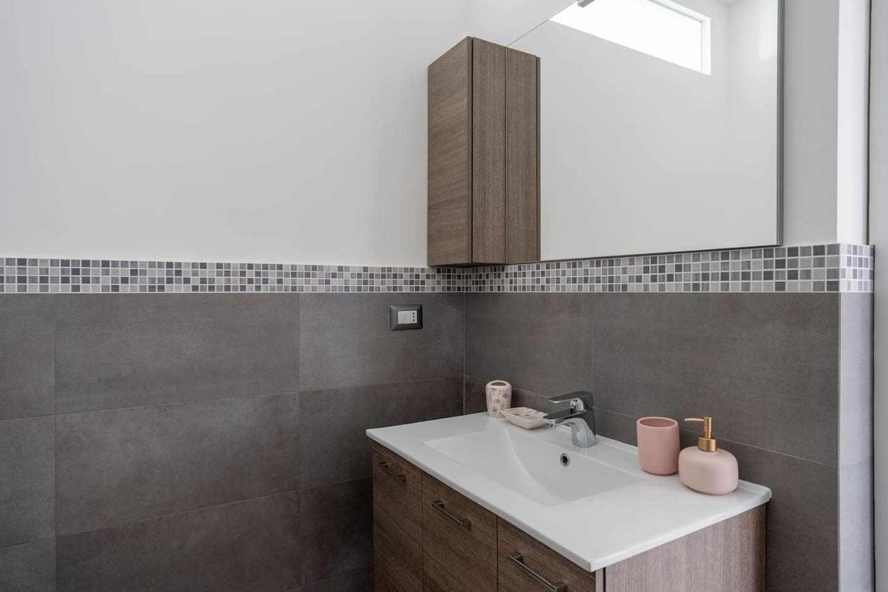 Milano City Apartments - Parking And Comfort - Spacious Apt Up To 8 Pax Exterior foto